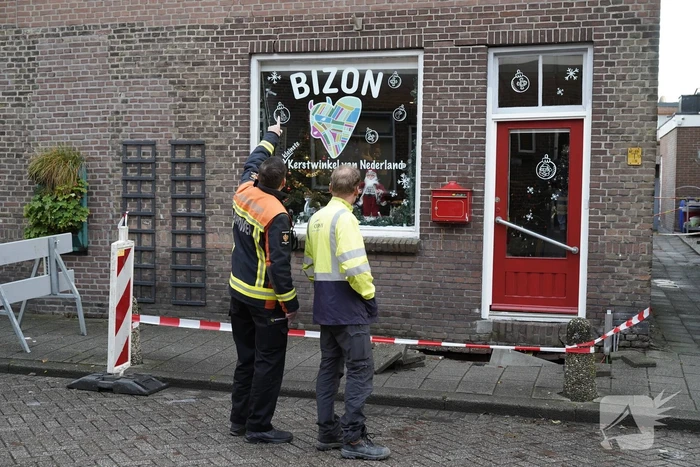 Scheuren in buitenmuren na verzakking