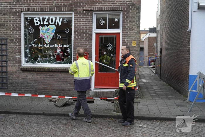 Scheuren in buitenmuren na verzakking