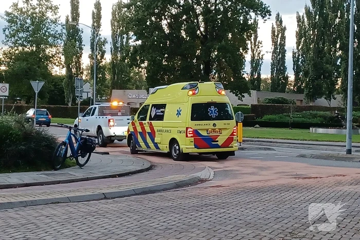 Fietsers onderuit door lang benzinespoor