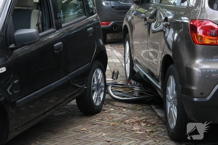 Fietser aangereden door auto