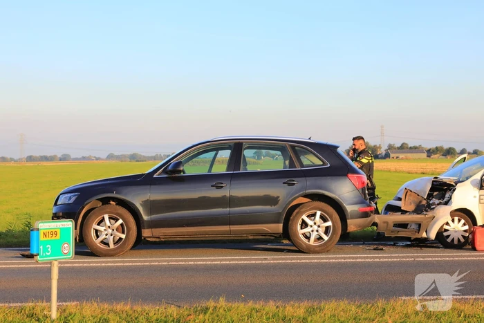 Kop-staartbotsing met lesauto