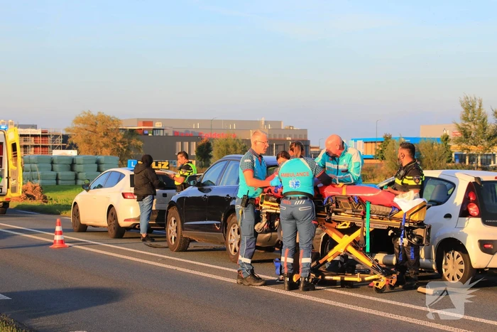 Kop-staartbotsing met lesauto
