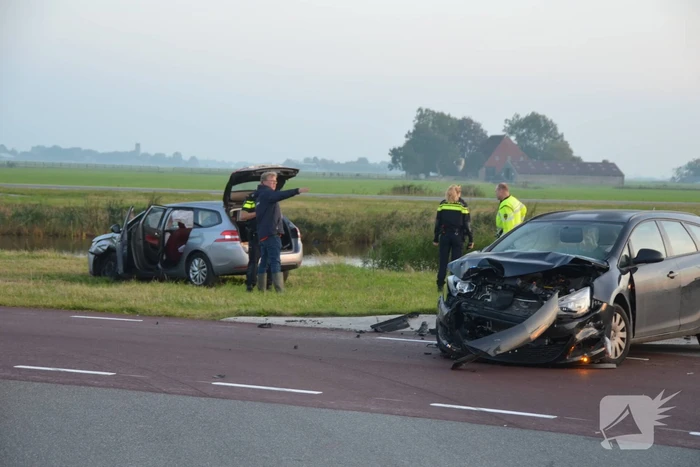 Veel schade bij ongeval tussen twee auto's