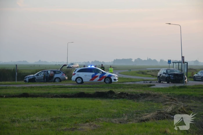 Veel schade bij ongeval tussen twee auto's