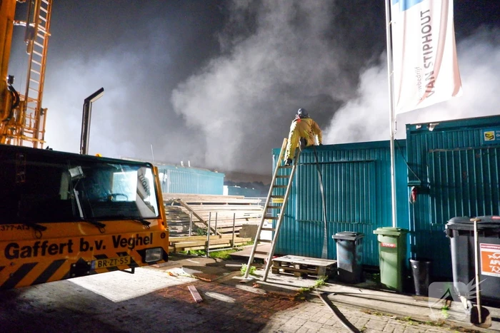 Uitslaande brand in bouwkeet