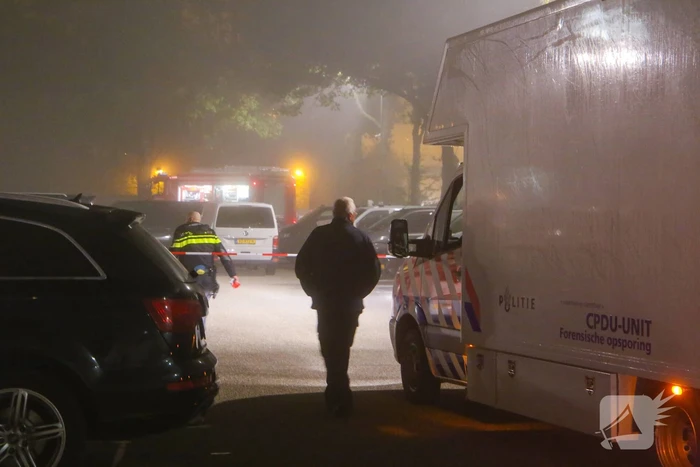 Politie doet onderzoek naar vondst stoffelijk overschot in auto