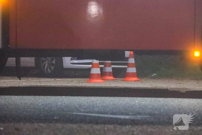 Politie doet onderzoek naar vondst stoffelijk overschot in auto