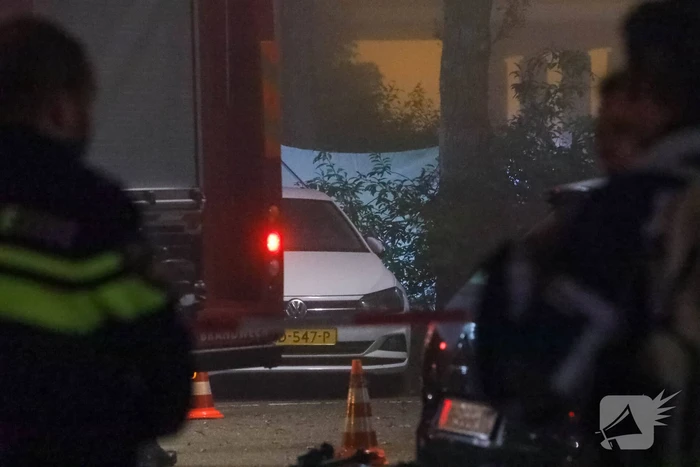 Politie doet onderzoek naar vondst stoffelijk overschot in auto