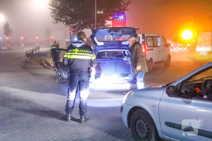 Politie doet onderzoek naar vondst stoffelijk overschot in auto