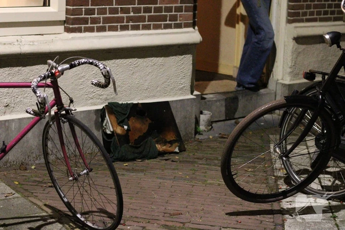 Schilderij vat vlam in woning