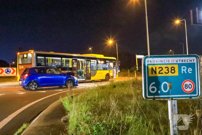 Veel schade bij ongeval tussen auto en lijnbus