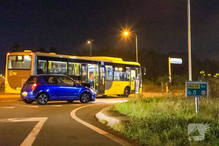 Veel schade bij ongeval tussen auto en lijnbus