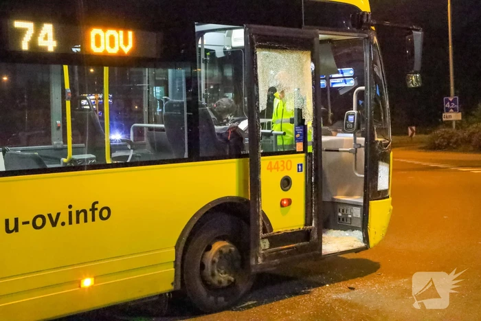 Veel schade bij ongeval tussen auto en lijnbus