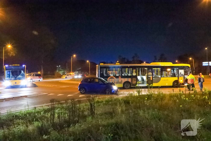 Veel schade bij ongeval tussen auto en lijnbus