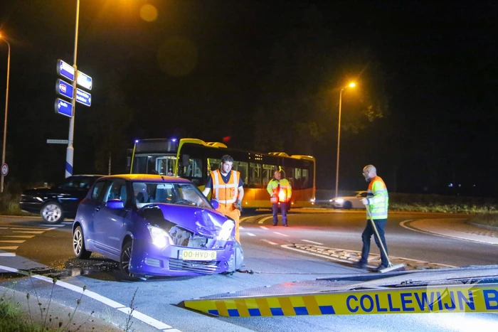 Veel schade bij ongeval tussen auto en lijnbus