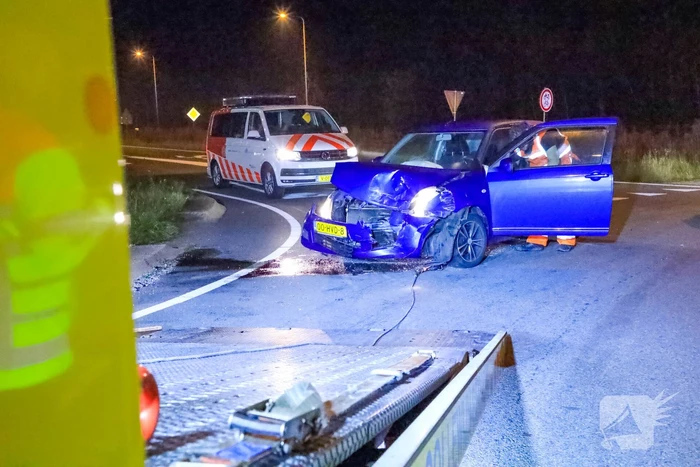 Veel schade bij ongeval tussen auto en lijnbus