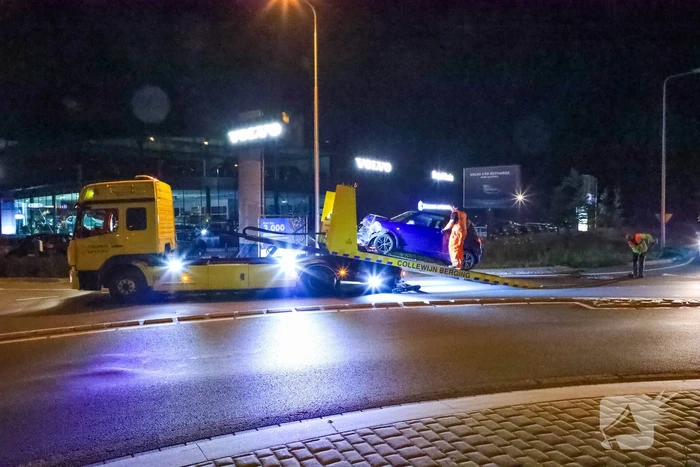 Veel schade bij ongeval tussen auto en lijnbus