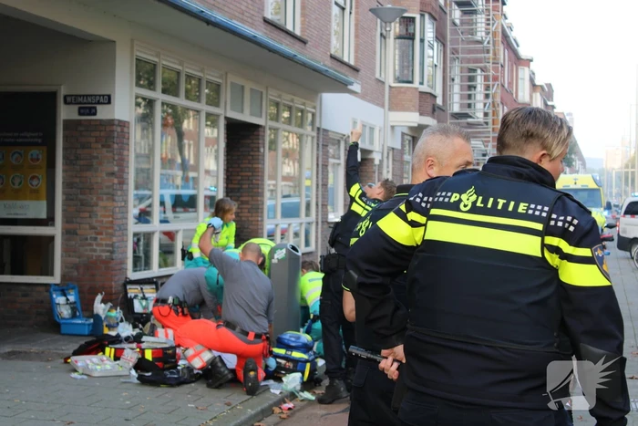Persoon zwaargewond na val van hoogte