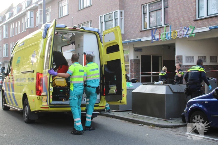 Persoon zwaargewond na val van hoogte