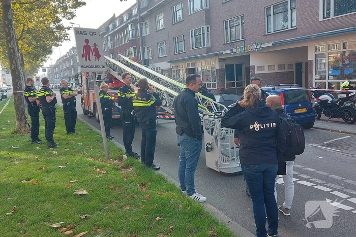 Persoon zwaargewond na val van hoogte