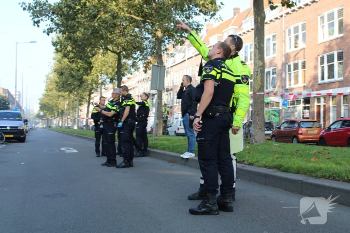 Persoon zwaargewond na val van hoogte
