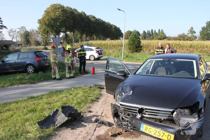 Veel schade bij ongeval tussen twee auto's