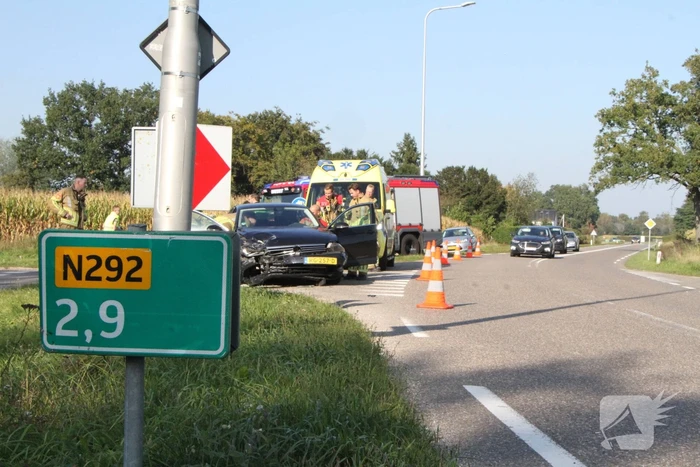 Veel schade bij ongeval tussen twee auto's