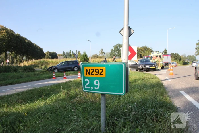 Veel schade bij ongeval tussen twee auto's