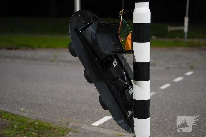 Kruispunt platgelegd door explosie verkeerslicht