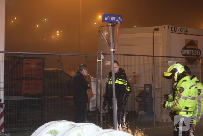 Bestuurder van auto botst tegen mast luchtalarm