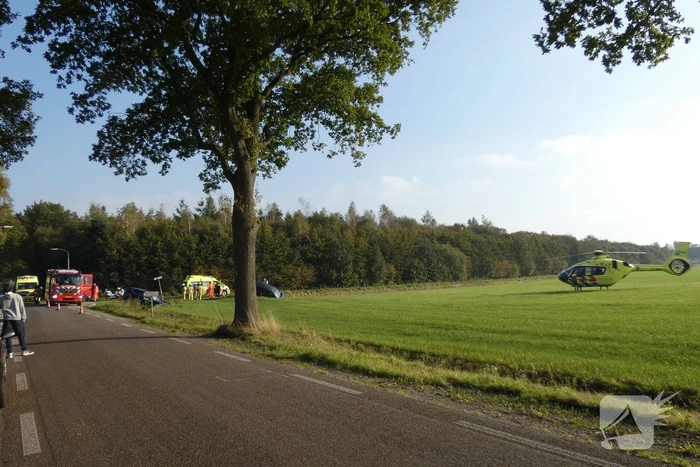 Twee auto's in de sloot door ongeval
