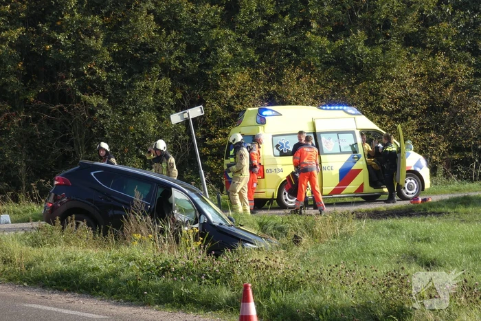 Twee auto's in de sloot door ongeval