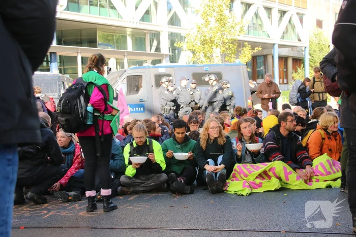 Opnieuw zorgen klimaatactivisten voor verkeershinder