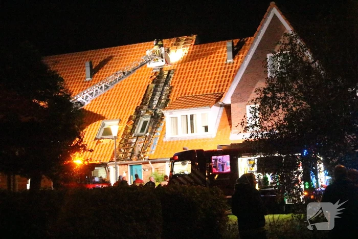 Dakgedeelte verwoest na brand