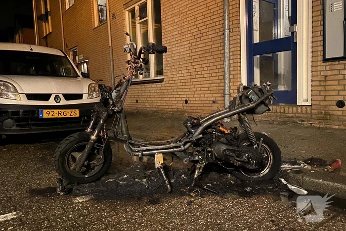 Scooter volledig uitgebrand