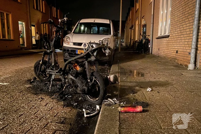 Scooter volledig uitgebrand