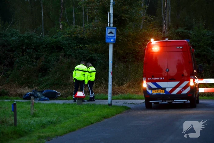 Zoekactie in water na vondst scooter in sloot