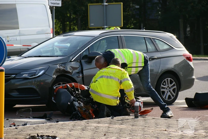 Brommerrijder gewond bij aanrijding