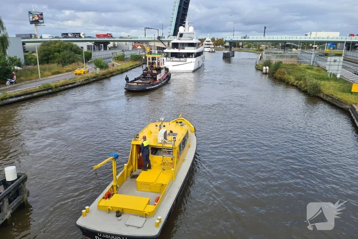 Jachtschepen Kaaimaneiland trekken veel bekijks