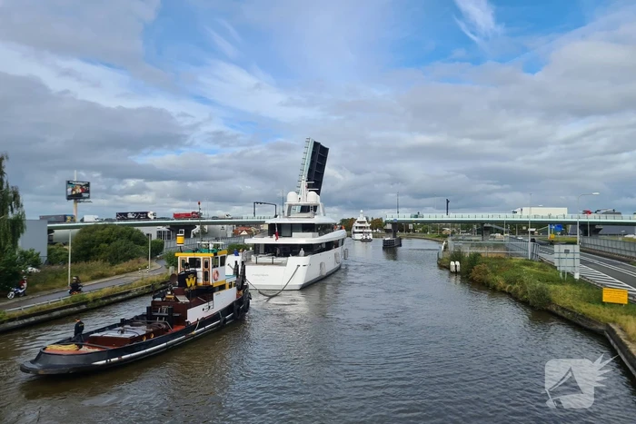Jachtschepen Kaaimaneiland trekken veel bekijks