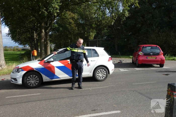Auto loopt flinke schade op bij botsing met vrachtwagen