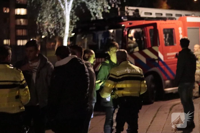 Brandweer blust brandende deelscooter van Go-Sharing