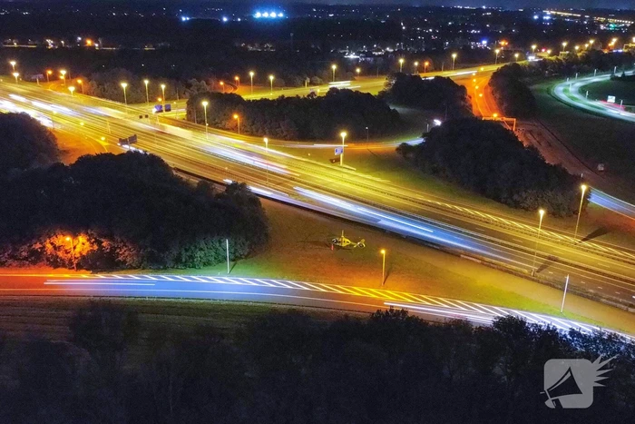 Traumahelikopter landt voor rendez-vous op A28