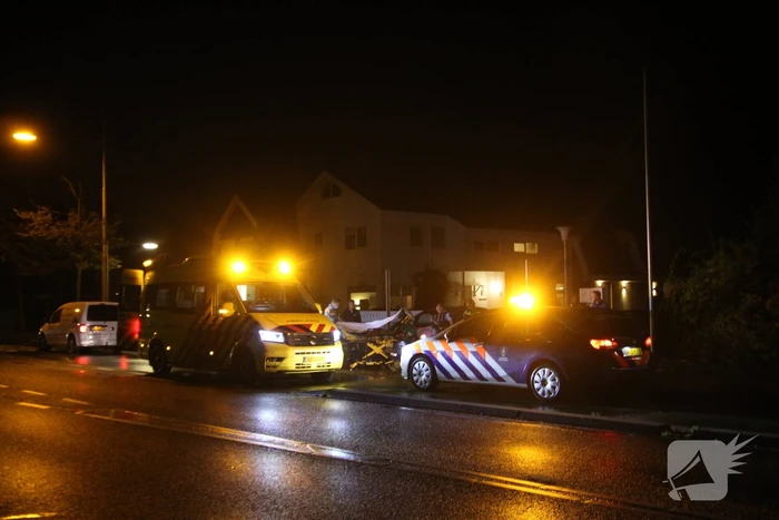Personenauto in botsing met bromfietser
