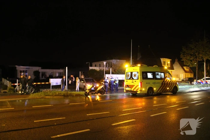 Personenauto in botsing met bromfietser