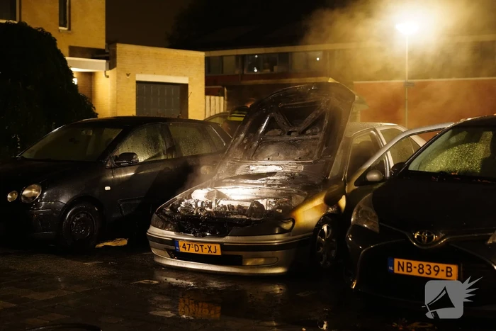 Brand in motorcompartiment van auto