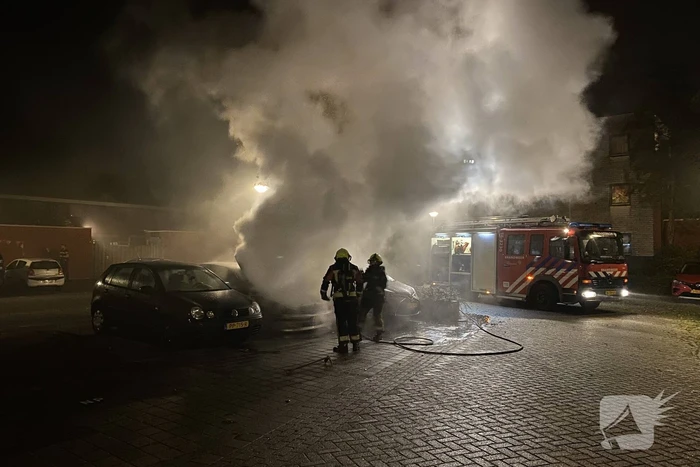 Brand in motorcompartiment van auto