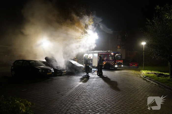 Brand in motorcompartiment van auto