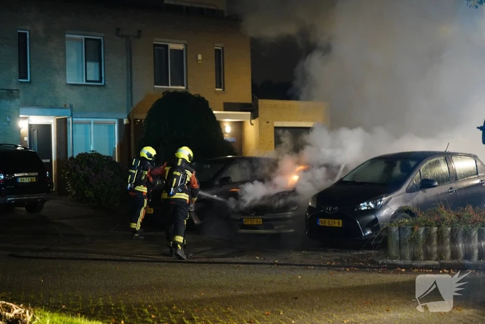 Brand in motorcompartiment van auto