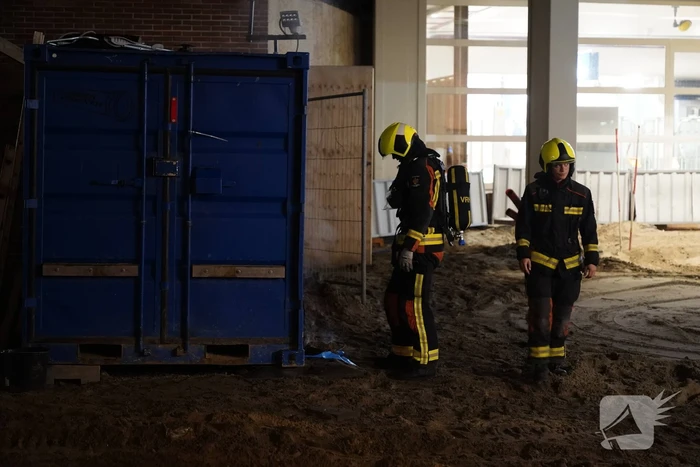 Brand naast bouwcontainer